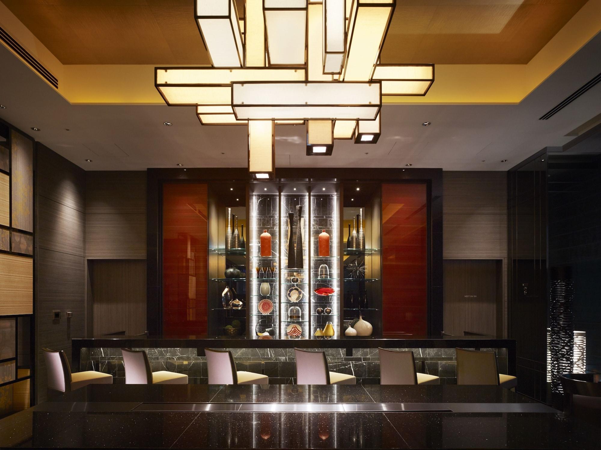 Oakwood Premier Tokyo Hotel Buitenkant foto The bar at the lobby