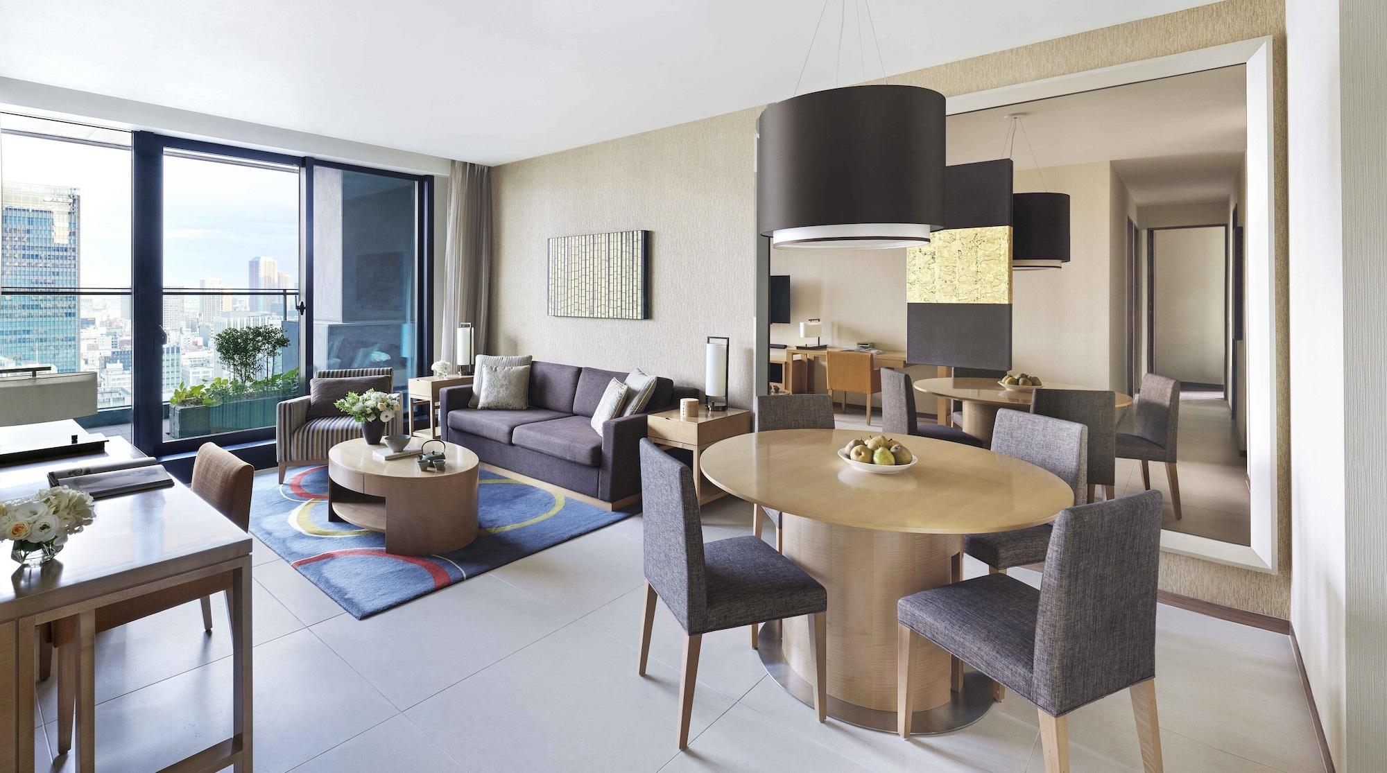 Oakwood Premier Tokyo Hotel Buitenkant foto A suite at the hotel
