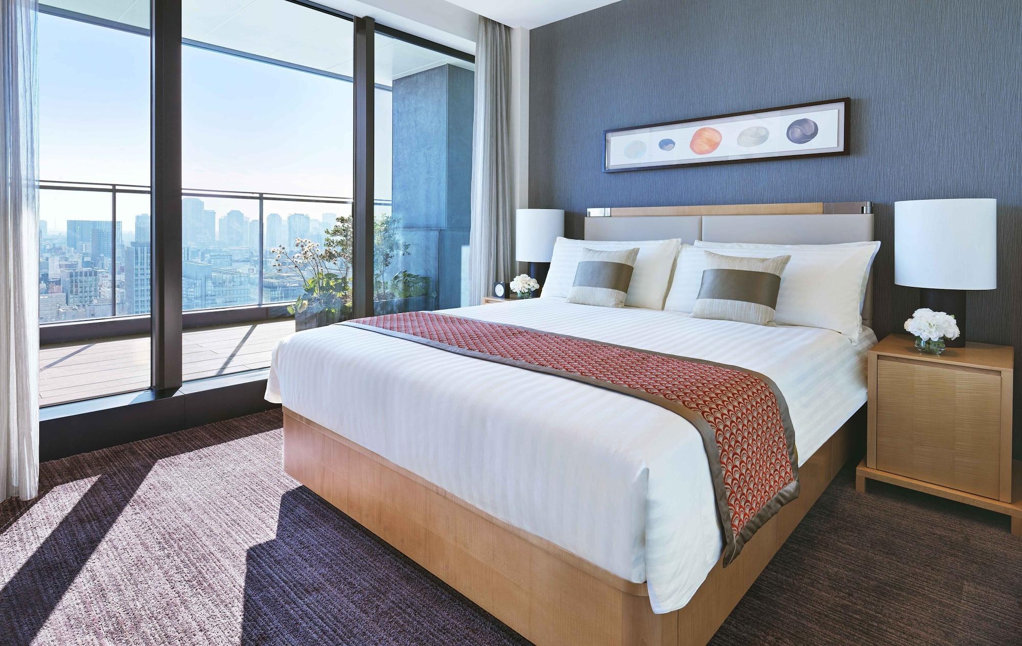 Oakwood Premier Tokyo Hotel Buitenkant foto A bedroom at the Westin