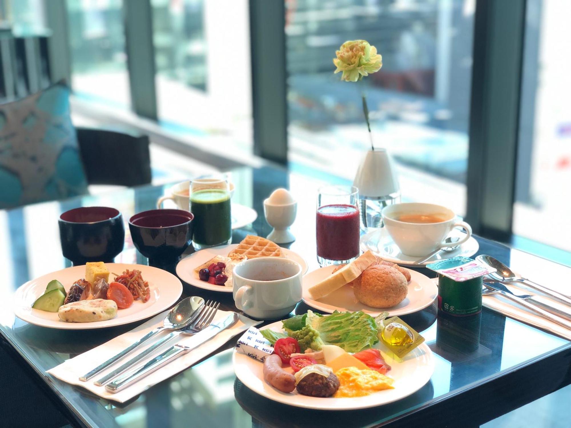 Oakwood Premier Tokyo Hotel Buitenkant foto A breakfast at the lounge