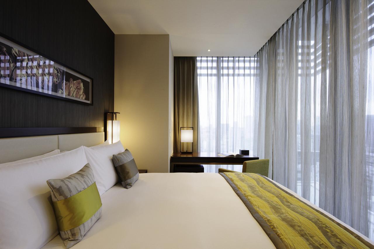 Oakwood Premier Tokyo Hotel Buitenkant foto A bedroom at the hotel